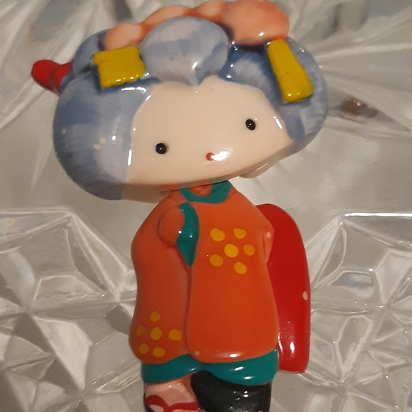 Asian Lady Brooch Vintage Ceramic 2⅛" Long Has A Few Scratches Red, Orange Green - Picture 3 of 8